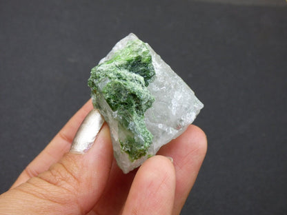 Diopsid mit Quarz - Roh Stufe Russland Dekostück Sammler Mineral Edelstein Rarität Selten grün Heilstein - Art of Nature Berlin