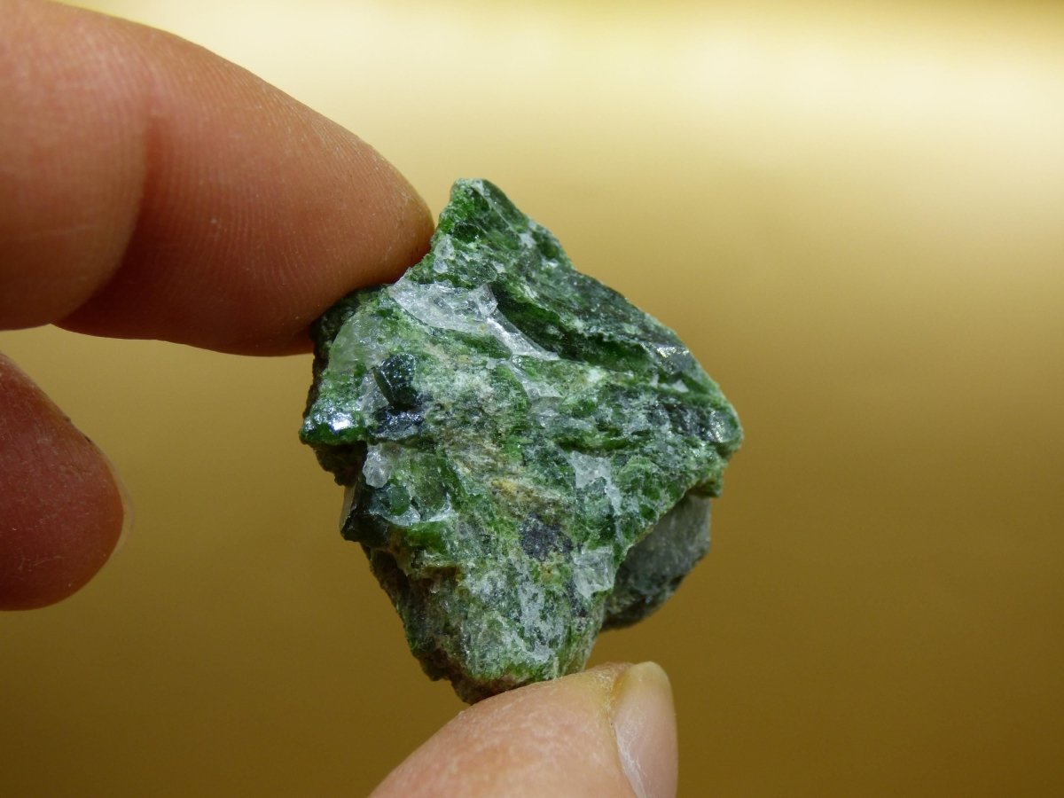 Diopsid mit Quarz - Roh Stufe Russland Dekostück Sammler Mineral Edelstein Rarität Selten grün Heilstein - Art of Nature Berlin