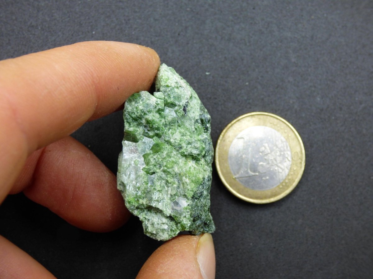 Diopsid mit Quarz - Roh Stufe Russland Dekostück Sammler Mineral Edelstein Rarität Selten grün Heilstein - Art of Nature Berlin