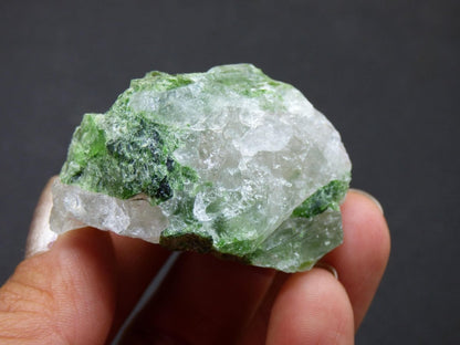 Diopsid mit Quarz - Roh Stufe Russland Dekostück Sammler Mineral Edelstein Rarität Selten grün Heilstein - Art of Nature Berlin