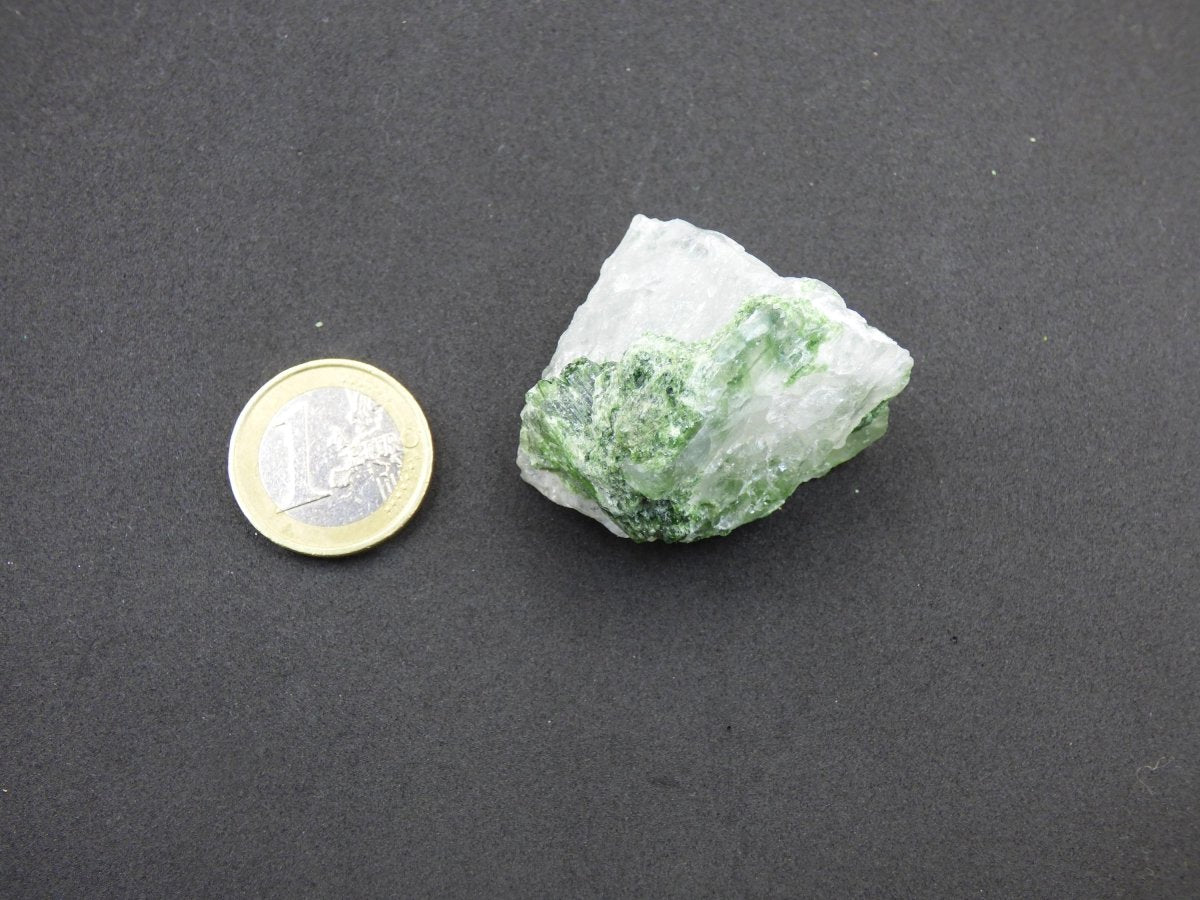 Diopsid mit Quarz - Roh Stufe Russland Dekostück Sammler Mineral Edelstein Rarität Selten grün Heilstein - Art of Nature Berlin