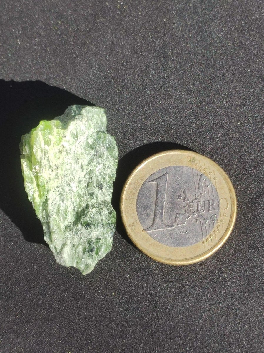 Diopsid mit Quarz - Roh Stufe Russland Dekostück Sammler Mineral Edelstein Rarität Selten grün Heilstein - Art of Nature Berlin