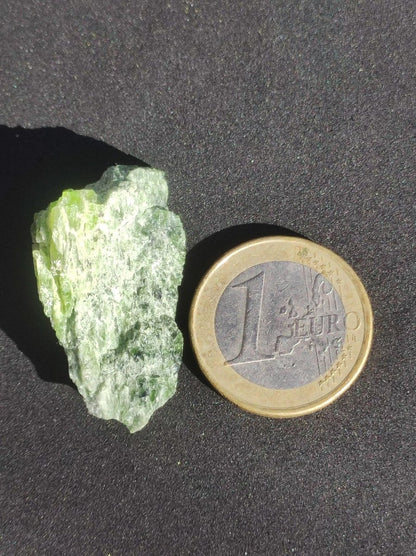 Diopsid mit Quarz - Roh Stufe Russland Dekostück Sammler Mineral Edelstein Rarität Selten grün Heilstein - Art of Nature Berlin