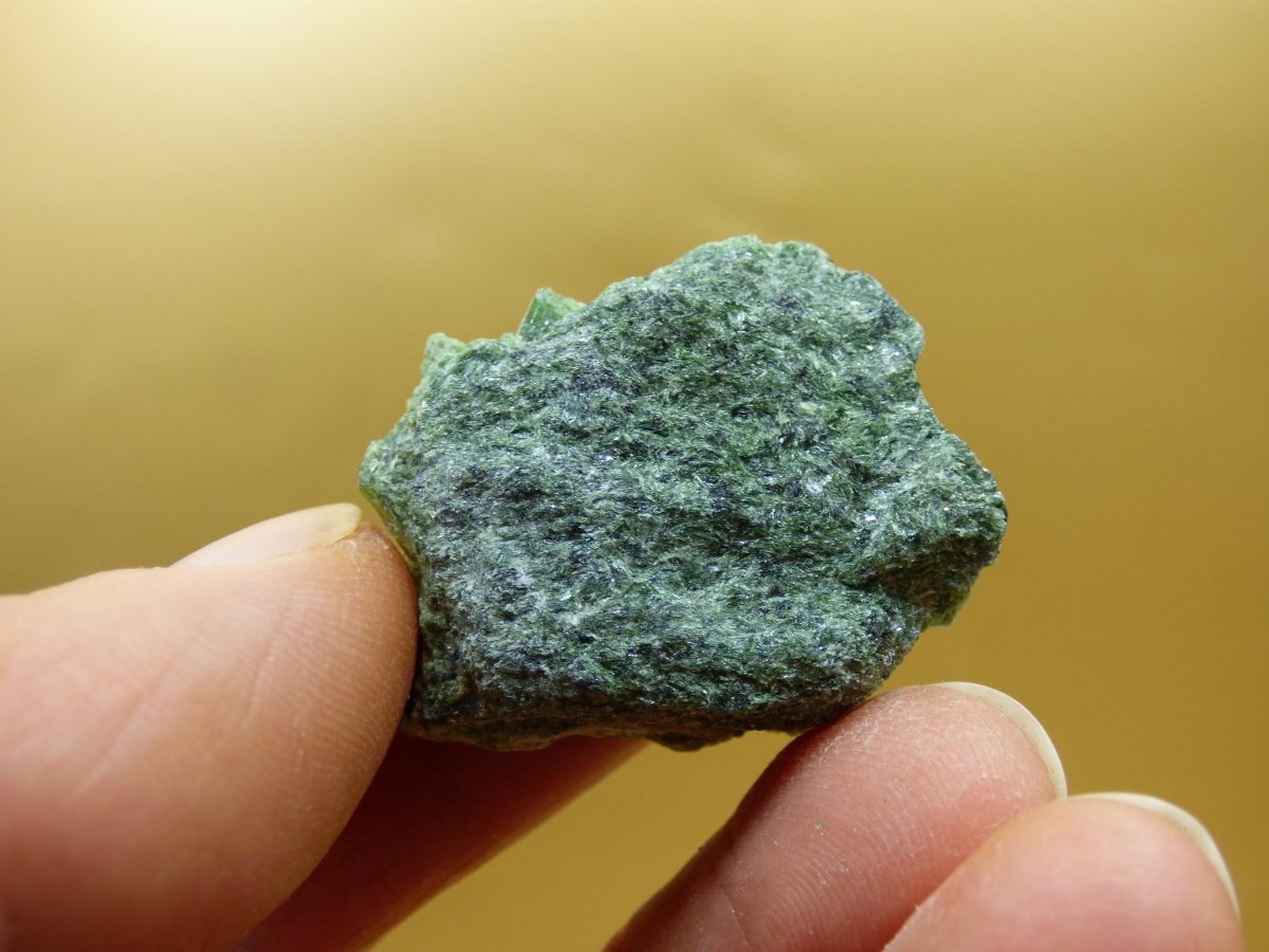 Diopsid mit Quarz - Roh Stufe Russland Dekostück Sammler Mineral Edelstein Rarität Selten grün Heilstein - Art of Nature Berlin