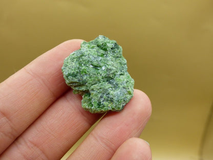 Diopsid mit Quarz - Roh Stufe Russland Dekostück Sammler Mineral Edelstein Rarität Selten grün Heilstein - Art of Nature Berlin