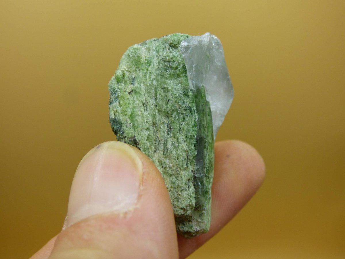 Diopsid mit Quarz - Roh Stufe Russland Dekostück Sammler Mineral Edelstein Rarität Selten grün Heilstein - Art of Nature Berlin