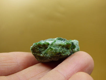 Diopsid mit Quarz - Roh Stufe Russland Dekostück Sammler Mineral Edelstein Rarität Selten grün Heilstein - Art of Nature Berlin