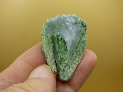 Diopsid mit Quarz - Roh Stufe Russland Dekostück Sammler Mineral Edelstein Rarität Selten grün Heilstein - Art of Nature Berlin