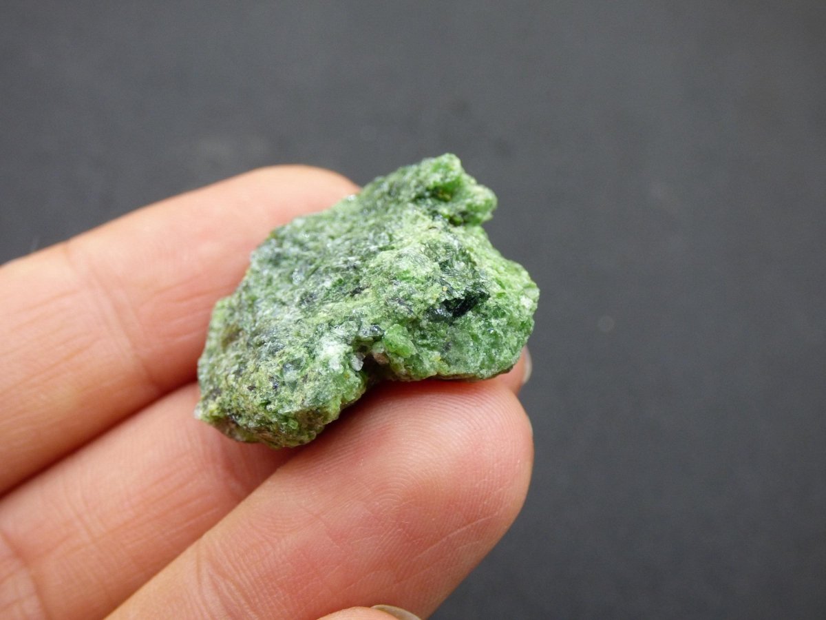 Diopsid mit Quarz - Roh Stufe Russland Dekostück Sammler Mineral Edelstein Rarität Selten grün Heilstein - Art of Nature Berlin