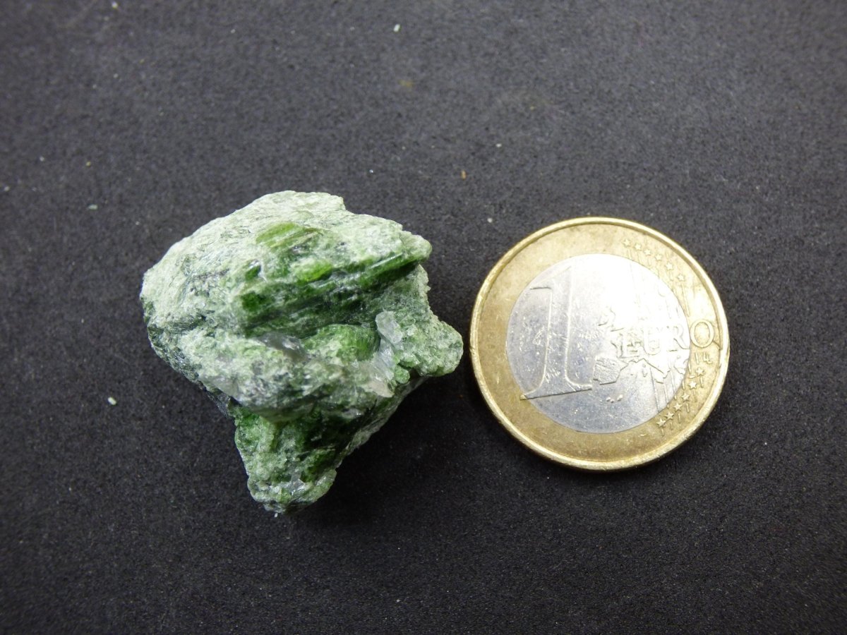 Diopsid mit Quarz - Roh Stufe Russland Dekostück Sammler Mineral Edelstein Rarität Selten grün Heilstein - Art of Nature Berlin