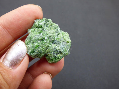 Diopsid mit Quarz - Roh Stufe Russland Dekostück Sammler Mineral Edelstein Rarität Selten grün Heilstein - Art of Nature Berlin