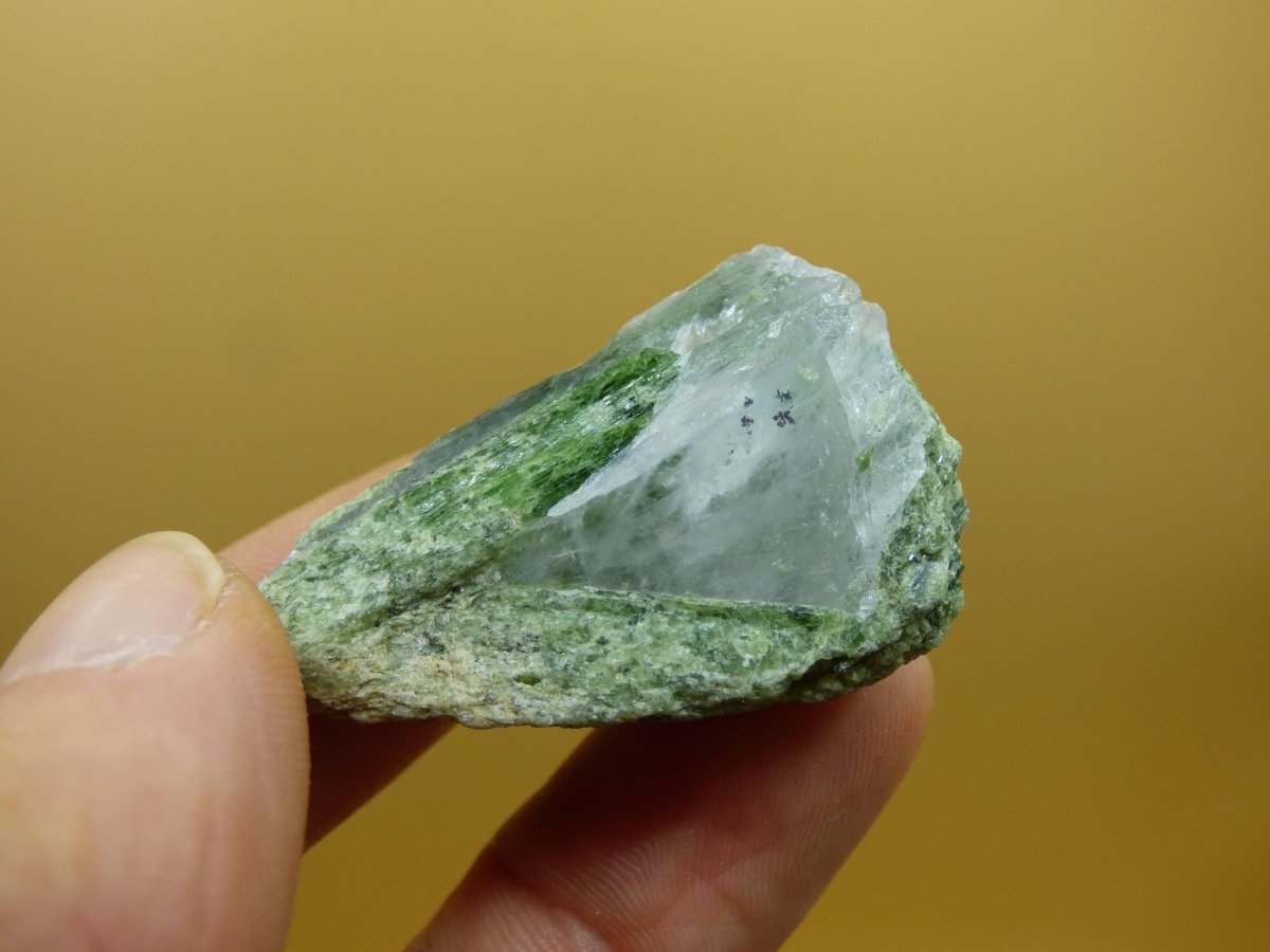 Diopsid mit Quarz - Roh Stufe Russland Dekostück Sammler Mineral Edelstein Rarität Selten grün Heilstein - Art of Nature Berlin