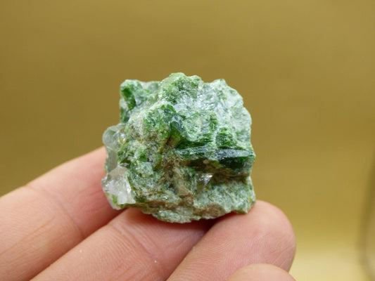 Diopsid mit Quarz - Roh Stufe Russland Dekostück Sammler Mineral Edelstein Rarität Selten grün Heilstein - Art of Nature Berlin