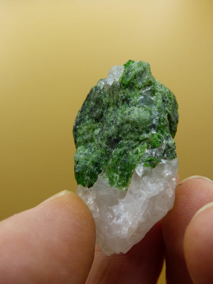 Diopsid mit Quarz - Roh Stufe Russland Dekostück Sammler Mineral Edelstein Rarität Selten grün Heilstein - Art of Nature Berlin