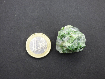 Diopsid mit Quarz - Roh Stufe Russland Dekostück Sammler Mineral Edelstein Rarität Selten grün Heilstein - Art of Nature Berlin