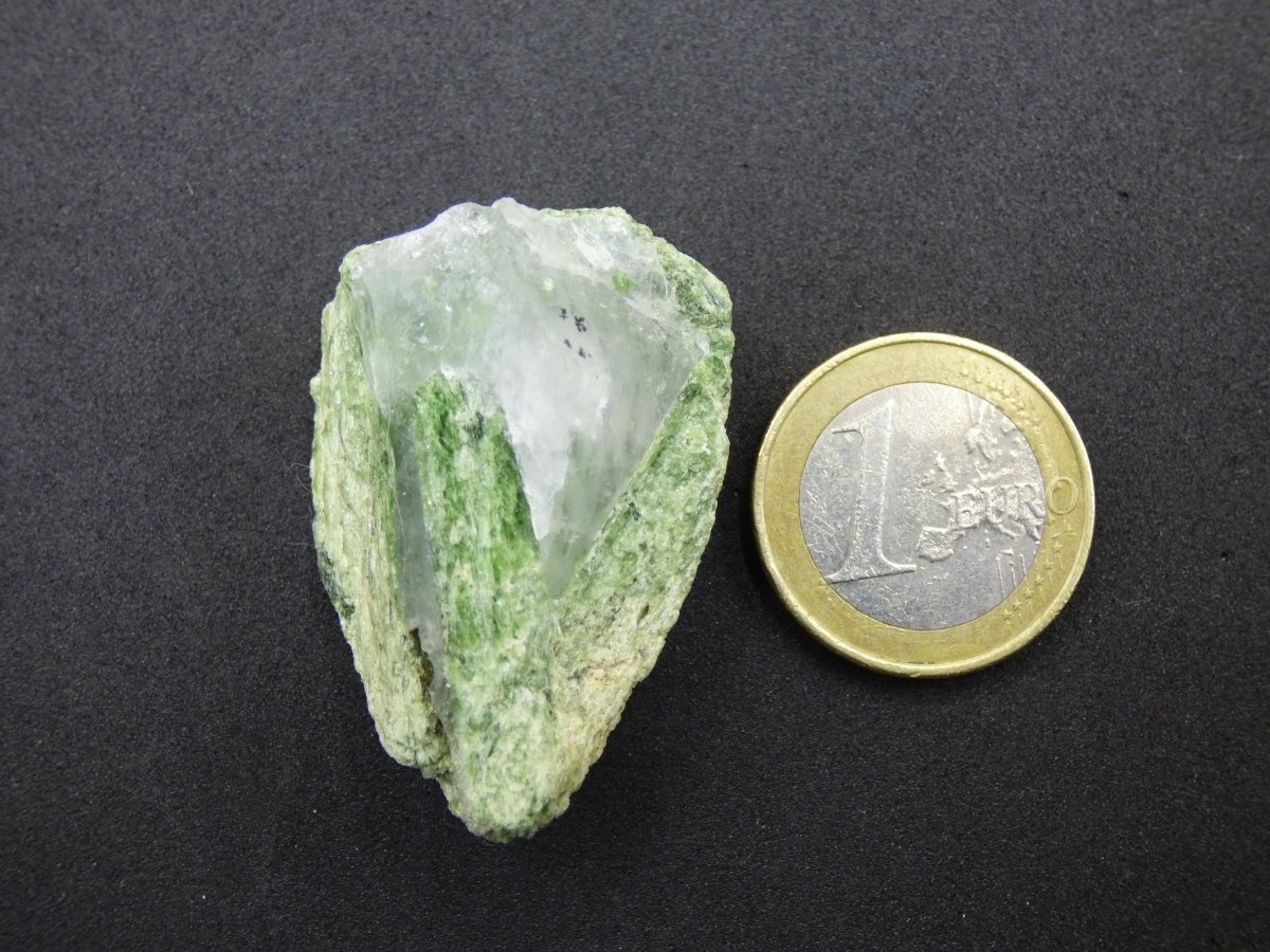 Diopsid mit Quarz - Roh Stufe Russland Dekostück Sammler Mineral Edelstein Rarität Selten grün Heilstein - Art of Nature Berlin