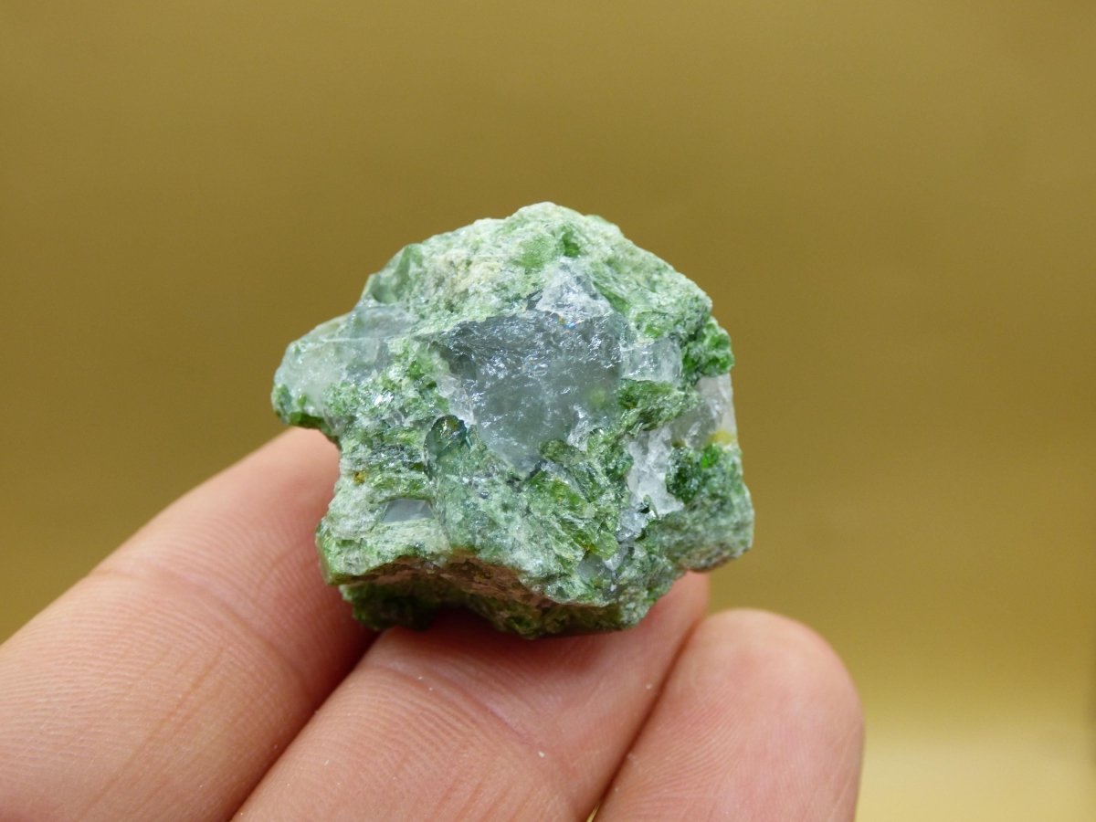 Diopsid mit Quarz - Roh Stufe Russland Dekostück Sammler Mineral Edelstein Rarität Selten grün Heilstein - Art of Nature Berlin