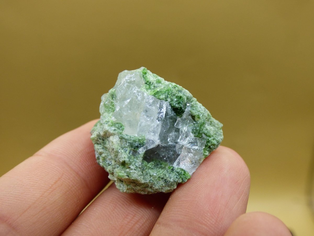 Diopsid mit Quarz - Roh Stufe Russland Dekostück Sammler Mineral Edelstein Rarität Selten grün Heilstein - Art of Nature Berlin