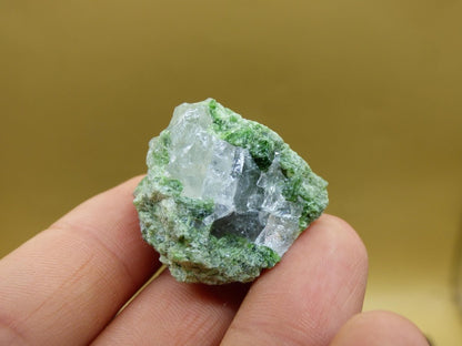 Diopsid mit Quarz - Roh Stufe Russland Dekostück Sammler Mineral Edelstein Rarität Selten grün Heilstein - Art of Nature Berlin