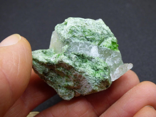 Diopsid mit Quarz - Roh Stufe Russland Dekostück Sammler Mineral Edelstein Rarität Selten grün Heilstein - Art of Nature Berlin