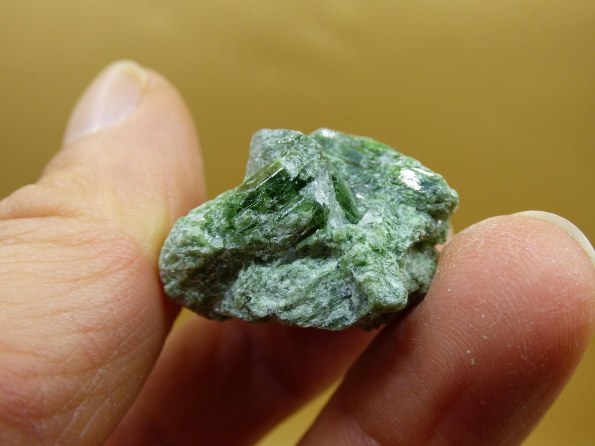 Diopsid mit Quarz - Roh Stufe Russland Dekostück Sammler Mineral Edelstein Rarität Selten grün Heilstein - Art of Nature Berlin