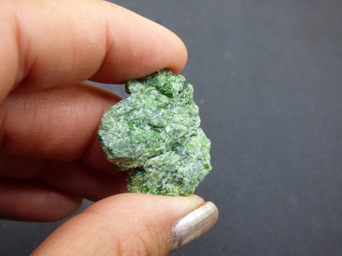 Diopsid mit Quarz - Roh Stufe Russland Dekostück Sammler Mineral Edelstein Rarität Selten grün Heilstein - Art of Nature Berlin