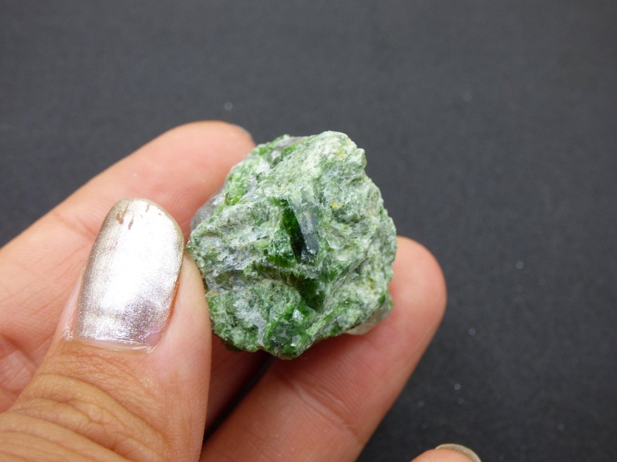 Diopsid mit Quarz - Roh Stufe Russland Dekostück Sammler Mineral Edelstein Rarität Selten grün Heilstein - Art of Nature Berlin