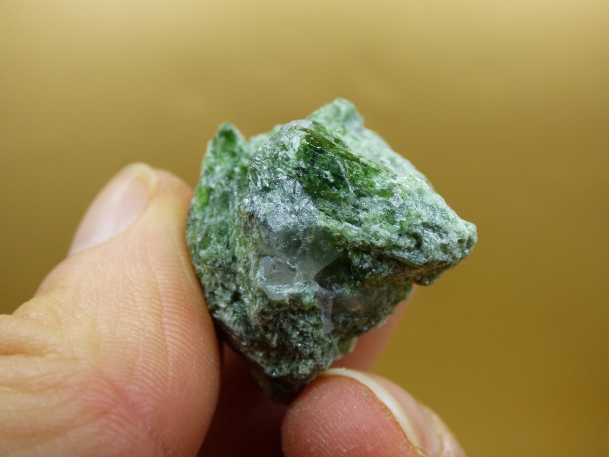 Diopsid mit Quarz - Roh Stufe Russland Dekostück Sammler Mineral Edelstein Rarität Selten grün Heilstein - Art of Nature Berlin