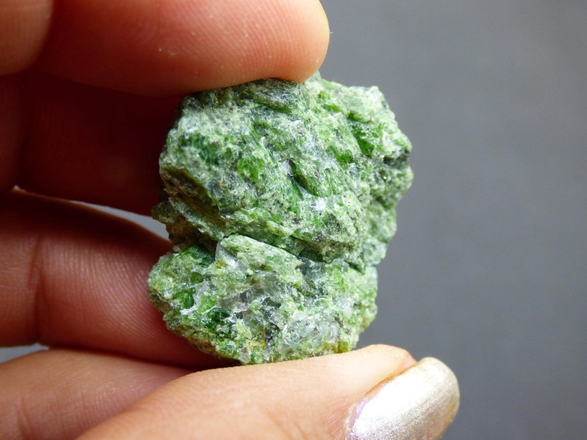 Diopsid mit Quarz - Roh Stufe Russland Dekostück Sammler Mineral Edelstein Rarität Selten grün Heilstein - Art of Nature Berlin