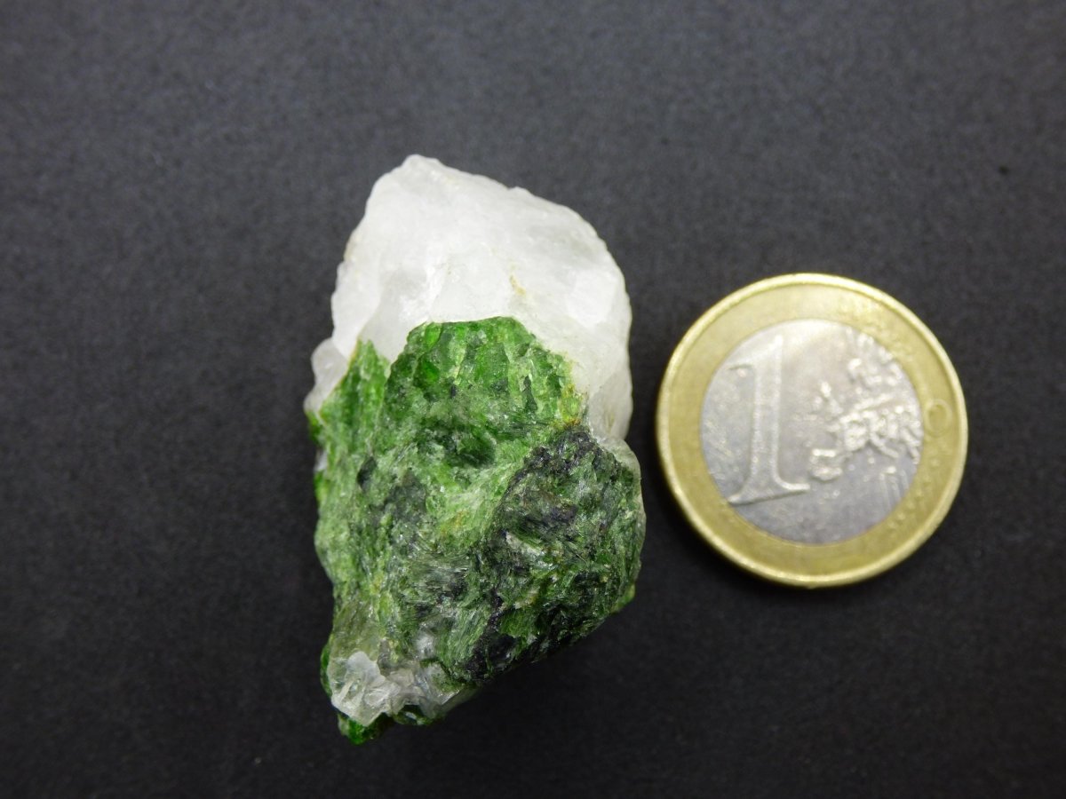 Diopsid mit Quarz - Roh Stufe Russland Dekostück Sammler Mineral Edelstein Rarität Selten grün Heilstein - Art of Nature Berlin