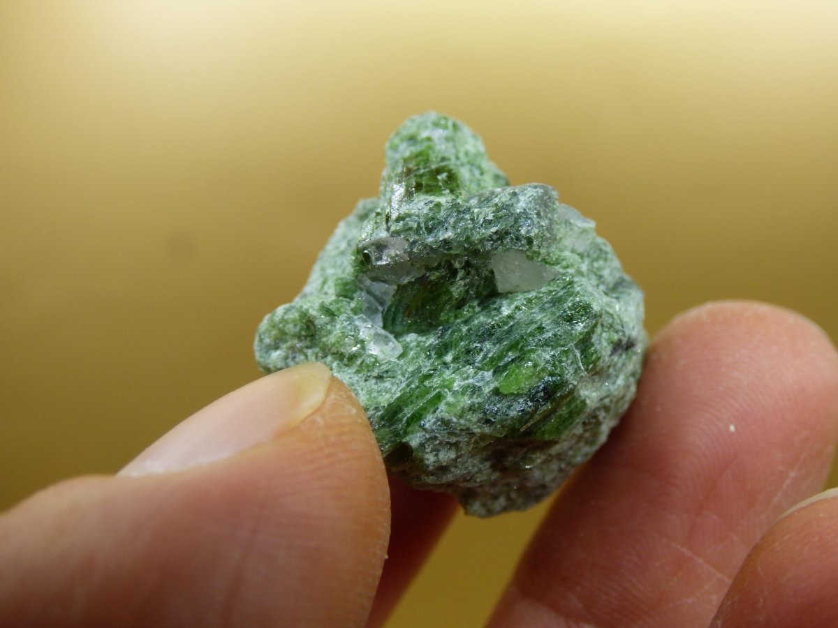 Diopsid mit Quarz - Roh Stufe Russland Dekostück Sammler Mineral Edelstein Rarität Selten grün Heilstein - Art of Nature Berlin