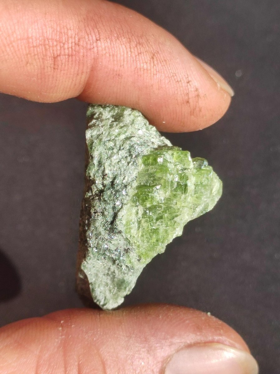 Diopsid mit Quarz - Roh Stufe Russland Dekostück Sammler Mineral Edelstein Rarität Selten grün Heilstein - Art of Nature Berlin