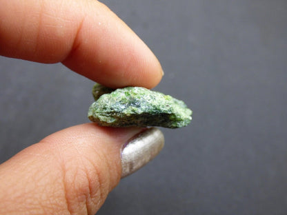 Diopsid mit Quarz - Roh Stufe Russland Dekostück Sammler Mineral Edelstein Rarität Selten grün Heilstein - Art of Nature Berlin