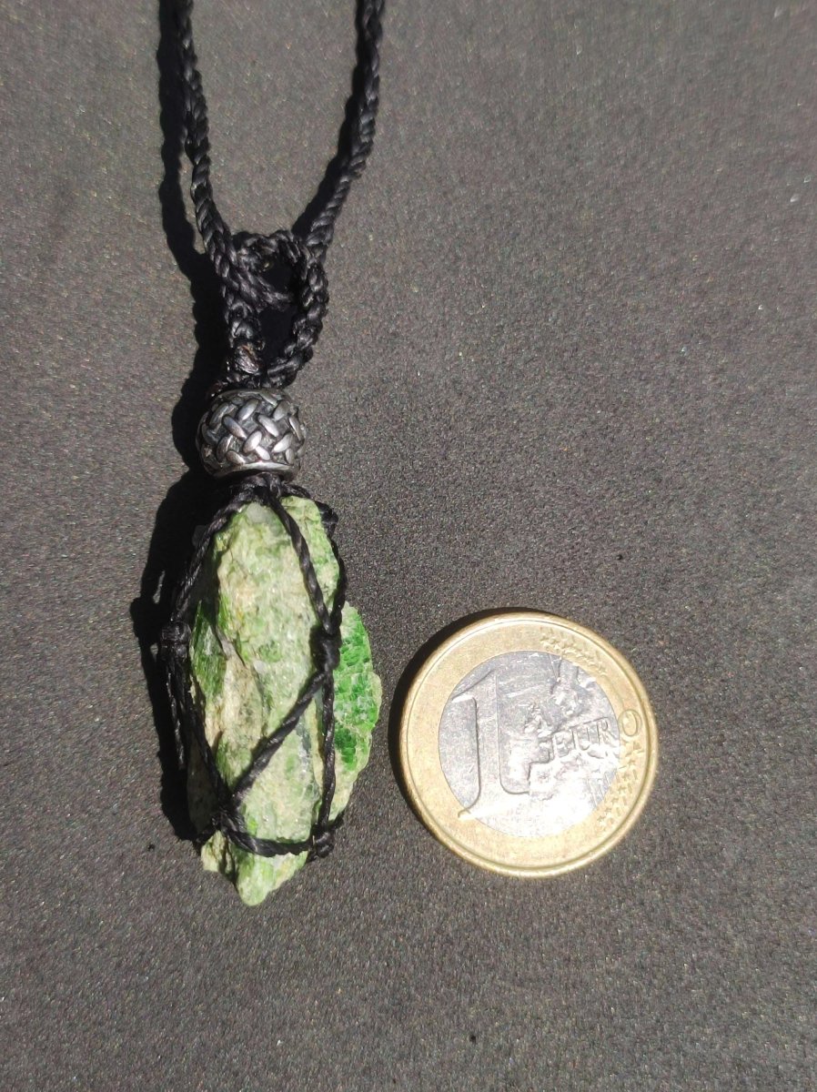 Diopsid roh Kristall ~ Makramee Edelstein Kette ~HIPPIE ~GOA ~Boho ~Ethno ~Nature ~Heilstein ~Auge ~Mineral Anhänger - Art of Nature Berlin