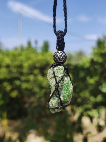 Diopsid roh Kristall ~ Makramee Edelstein Kette ~HIPPIE ~GOA ~Boho ~Ethno ~Nature ~Heilstein ~Auge ~Mineral Anhänger - Art of Nature Berlin