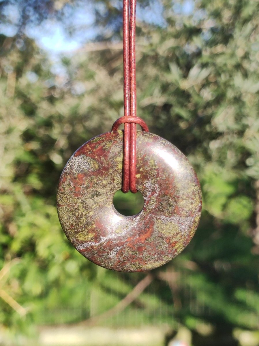 Drachenblut / Drachenjaspis / Epidot Quarz ~ Edelstein Kette ~HIPPIE ~GOA ~Boho ~Tibet ~Ethno ~Nature ~Donut ~Schutzsymbol ~Heilstein - Art of Nature Berlin