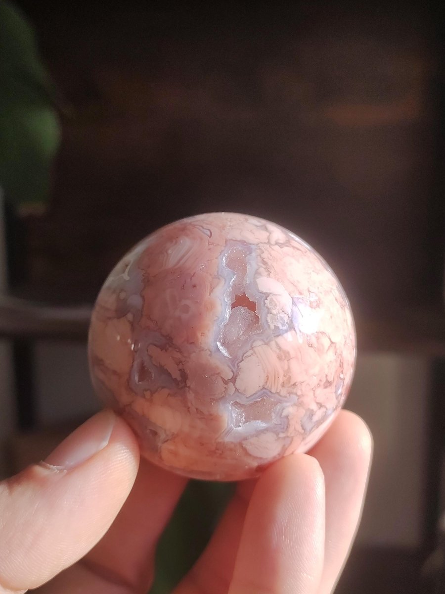 Druzy Geode Kirschblüten Achat - Edelstein Kugel Deko Kristall Sphere Meditation Heilstein Natur Geschenk Er Sie Mann Frau Selten Rarität - Art of Nature Berlin