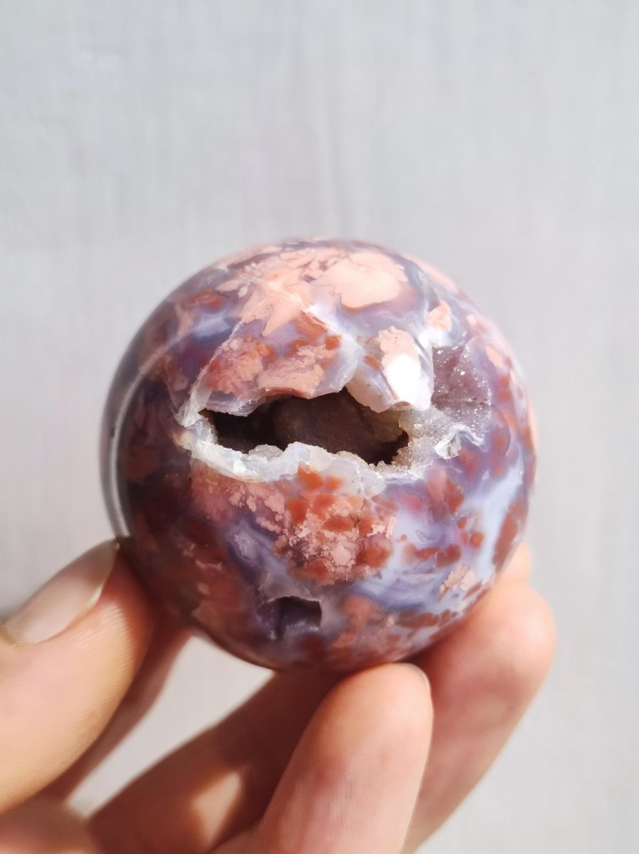 Druzy Geode Kirschblüten Achat - Edelstein Kugel Deko Kristall Sphere Meditation Heilstein Natur Geschenk Er Sie Mann Frau Selten Rarität - Art of Nature Berlin