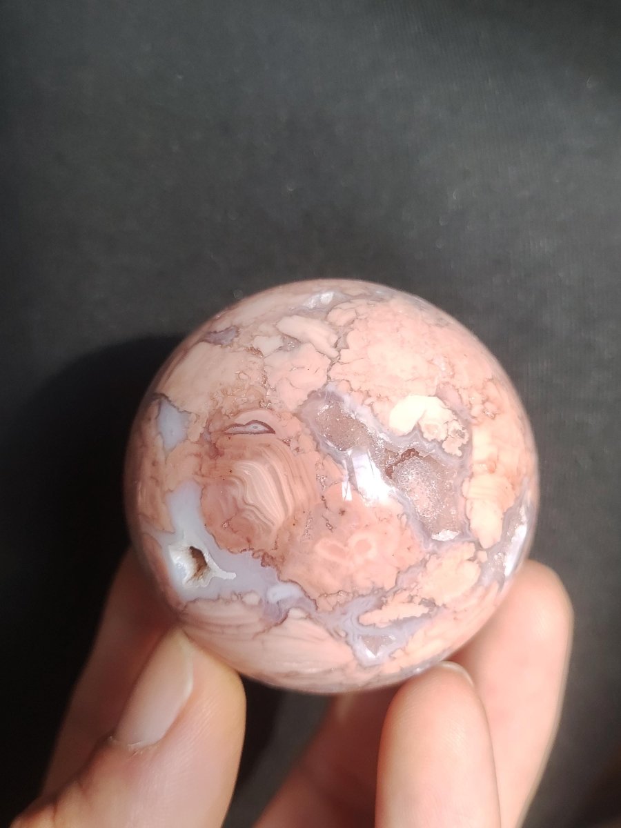 Druzy Geode Kirschblüten Achat - Edelstein Kugel Deko Kristall Sphere Meditation Heilstein Natur Geschenk Er Sie Mann Frau Selten Rarität - Art of Nature Berlin