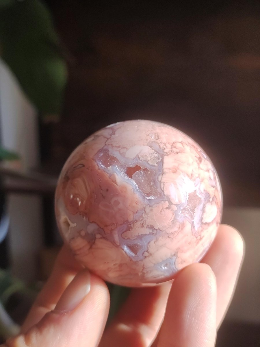 Druzy Geode Kirschblüten Achat - Edelstein Kugel Deko Kristall Sphere Meditation Heilstein Natur Geschenk Er Sie Mann Frau Selten Rarität - Art of Nature Berlin