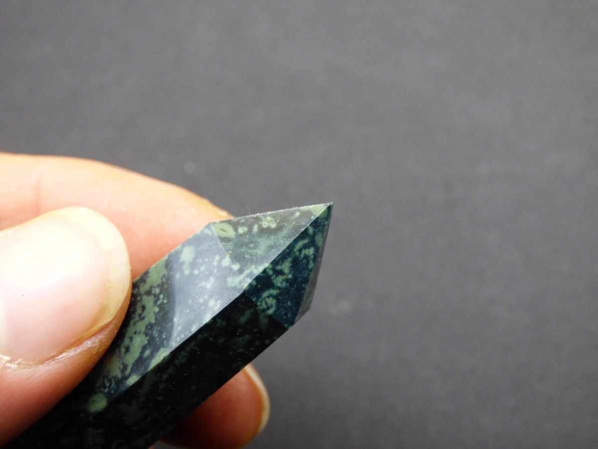Eldarit / Kabamba Rhyolith Nebula Stein ~ Kristall Point Spitze Turm Obelisk Magische Edelstein Deko Massagestab Crystal HIPPIE Heilstein - Art of Nature Berlin
