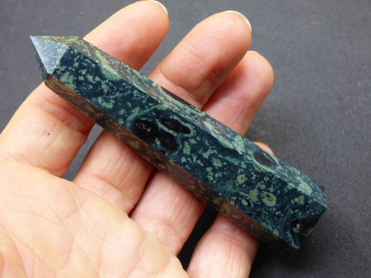 Eldarit / Kabamba Rhyolith Nebula Stein ~ Kristall Point Spitze Turm Obelisk Magische Edelstein Deko Massagestab Crystal HIPPIE Heilstein - Art of Nature Berlin