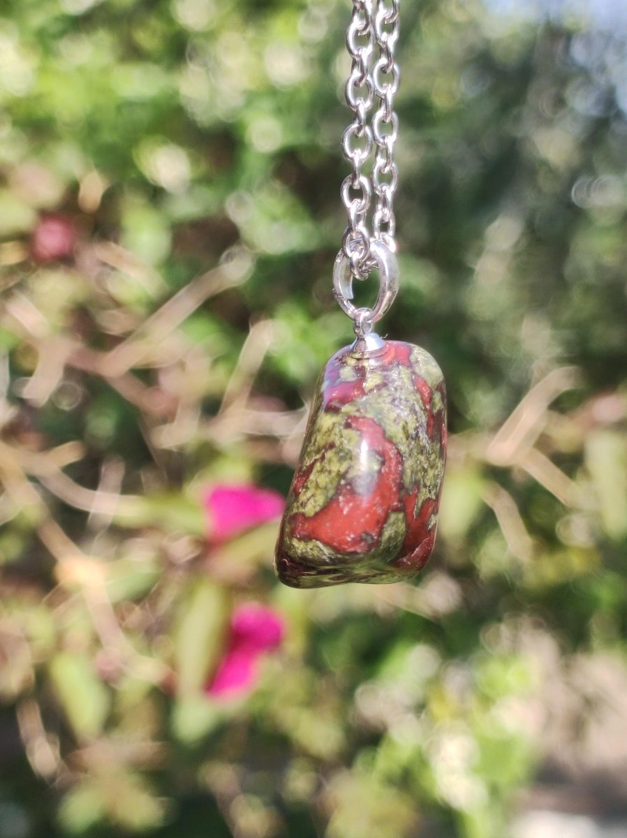 Epidot / Drachenblutjaspis grün rot 925 Silber Edelstein Kette Heilstein Natur Rarität Mann Frau Geschenk Er Sie Freundin Energie Ruhe Glück - Art of Nature Berlin