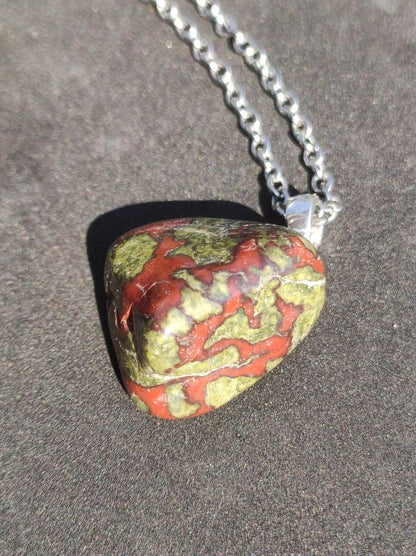 Epidot / Drachenblutjaspis grün rot 925 Silber Edelstein Kette Heilstein Natur Rarität Mann Frau Geschenk Er Sie Freundin Energie Ruhe Glück - Art of Nature Berlin