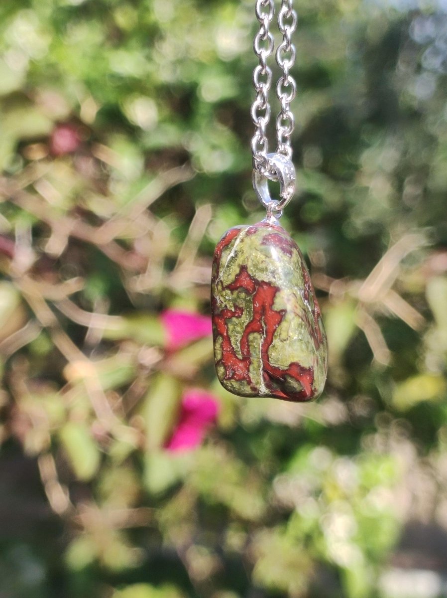 Epidot / Drachenblutjaspis grün rot 925 Silber Edelstein Kette Heilstein Natur Rarität Mann Frau Geschenk Er Sie Freundin Energie Ruhe Glück - Art of Nature Berlin