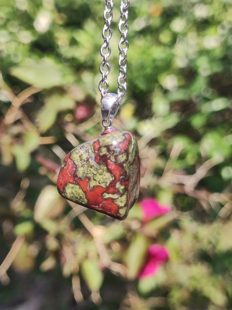 Epidot / Drachenblutjaspis grün rot 925 Silber Edelstein Kette Heilstein Natur Rarität Mann Frau Geschenk Er Sie Freundin Energie Ruhe Glück - Art of Nature Berlin