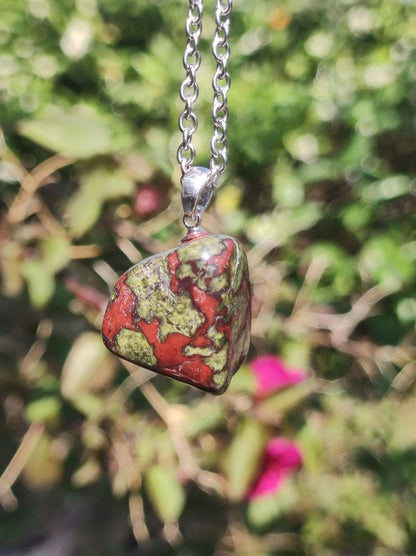 Epidot / Drachenblutjaspis grün rot 925 Silber Edelstein Kette Heilstein Natur Rarität Mann Frau Geschenk Er Sie Freundin Energie Ruhe Glück - Art of Nature Berlin