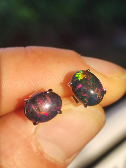 Ethiopian Black Opal AAA - 925 Sterling Silber Ohrstecker Ohrringe Edelstein Heilstein Energie Frau Geschenk Schmuck Hochwertig Edel Rarität - Art of Nature Berlin