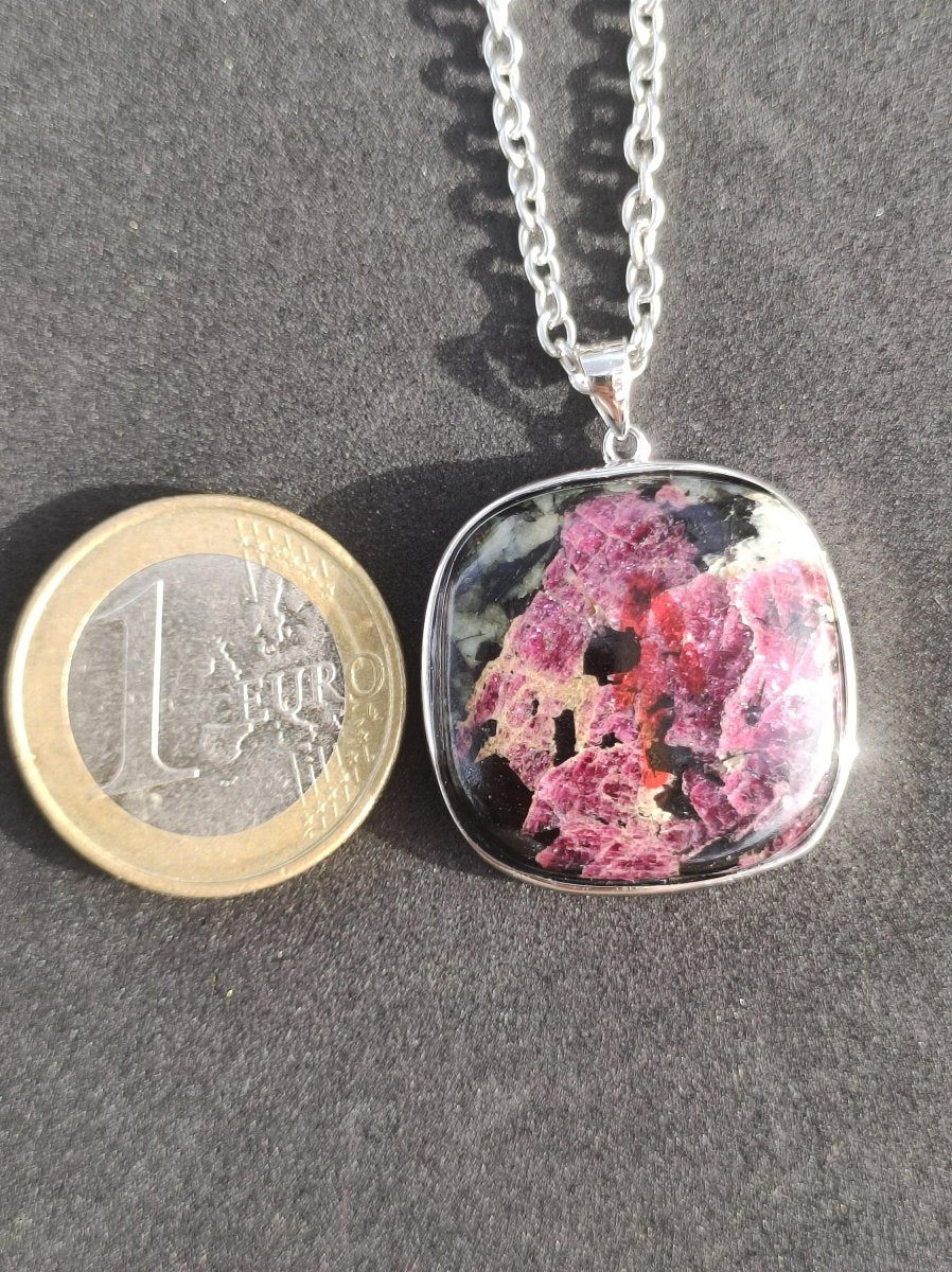 Eudialyt - 925 Sterling Silber Edelstein Kette rot schwarz Unikat Rarität Heilstein Natur selten Ethno Mann Frau Er Sie Geschenk Freund - Art of Nature Berlin