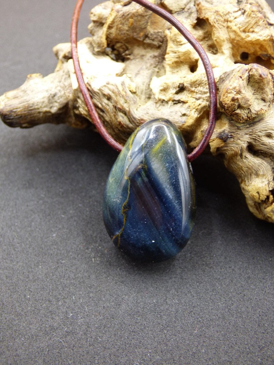Falkenauge ~ Edelstein Kette schwarz blau schimmern funkelnd Natur Heilstein Geschenk Er SIe Mann Frau Freund Weihnachten Goa Boho Ethno Psy - Art of Nature Berlin